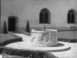 GFA 17/500657.2: Brunnen von Bildhauer W. Knecht im Kreuzgang