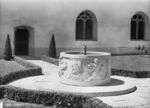 GFA 17/500657.3: Brunnen von Bildhauer W. Knecht im Kreuzgang