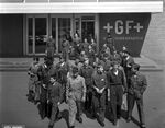 GFA 17/660691: Lehrbeginn, Gruppenbild vor der Maschinenfabrik