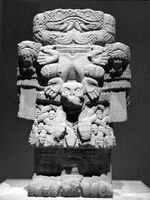 GFD 3/129: Aztekische Götterstatue von Coatlicue, entstanden um 1450 (Fotografie von El Comandante, 2009)