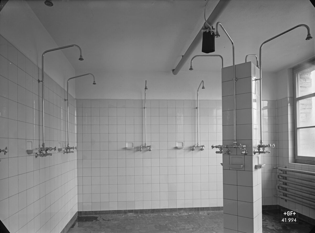 GFA 16/41994: Neue Waschanlage in der Graugiesserei 1941
