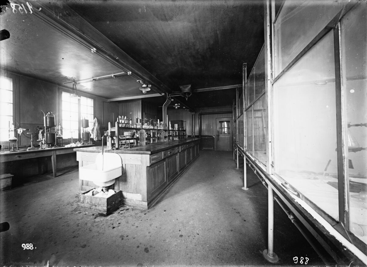 GFA 16/988: Chemisches Labor im Portier-Haus vor dem Verwaltungsgebäude