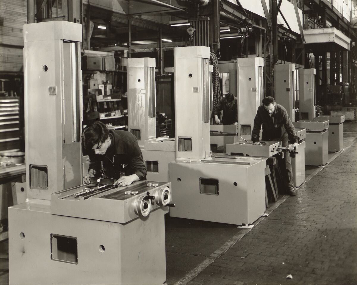 GFA 42/12034: Assembly of the AGIETRON BF-h at Georg Fischer in Schaffhausen