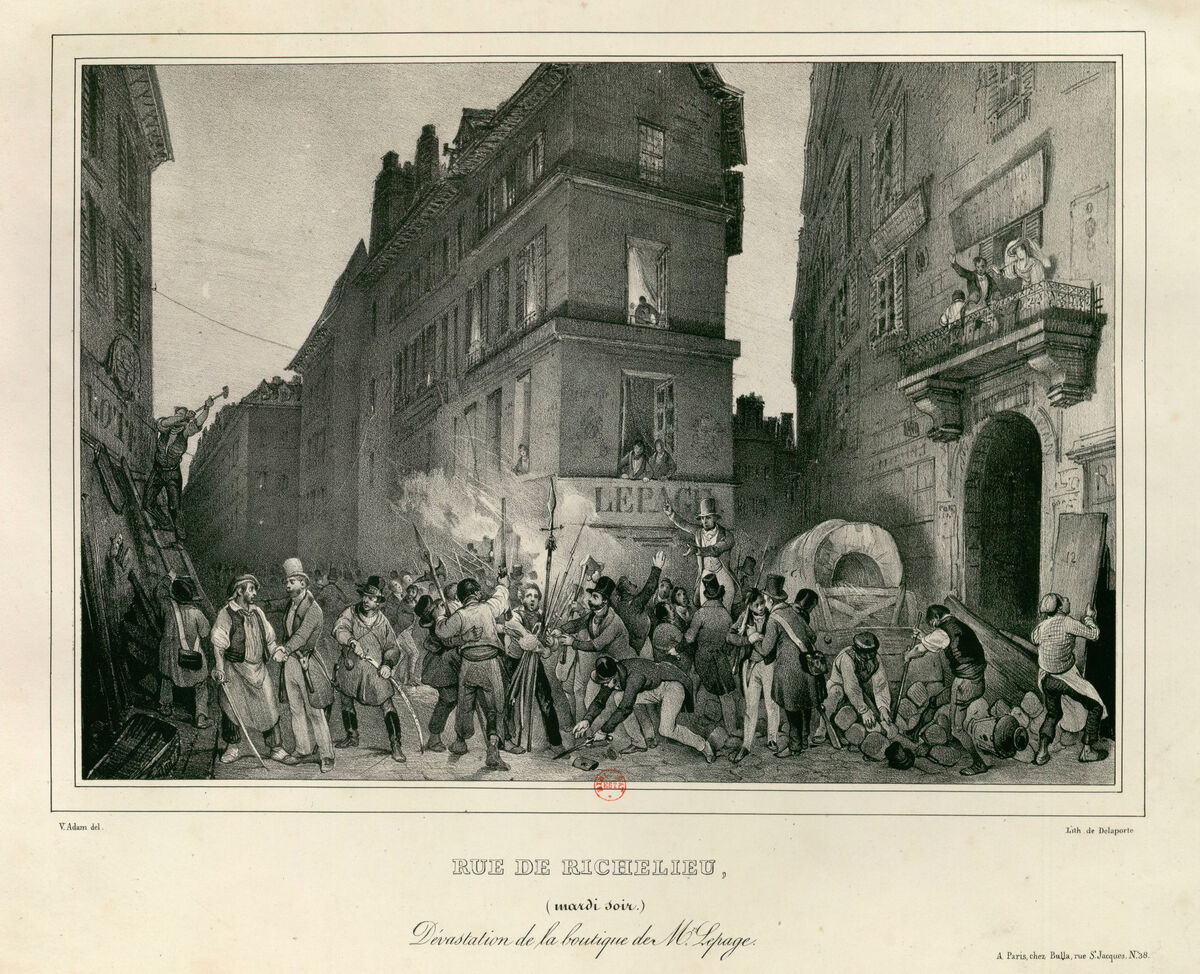 GFD 2/185: Waffengeschäft von Jean Le Page während der Julirevolution von 1830 (Druck nach Zeichnung von Victor Adam, 1831)