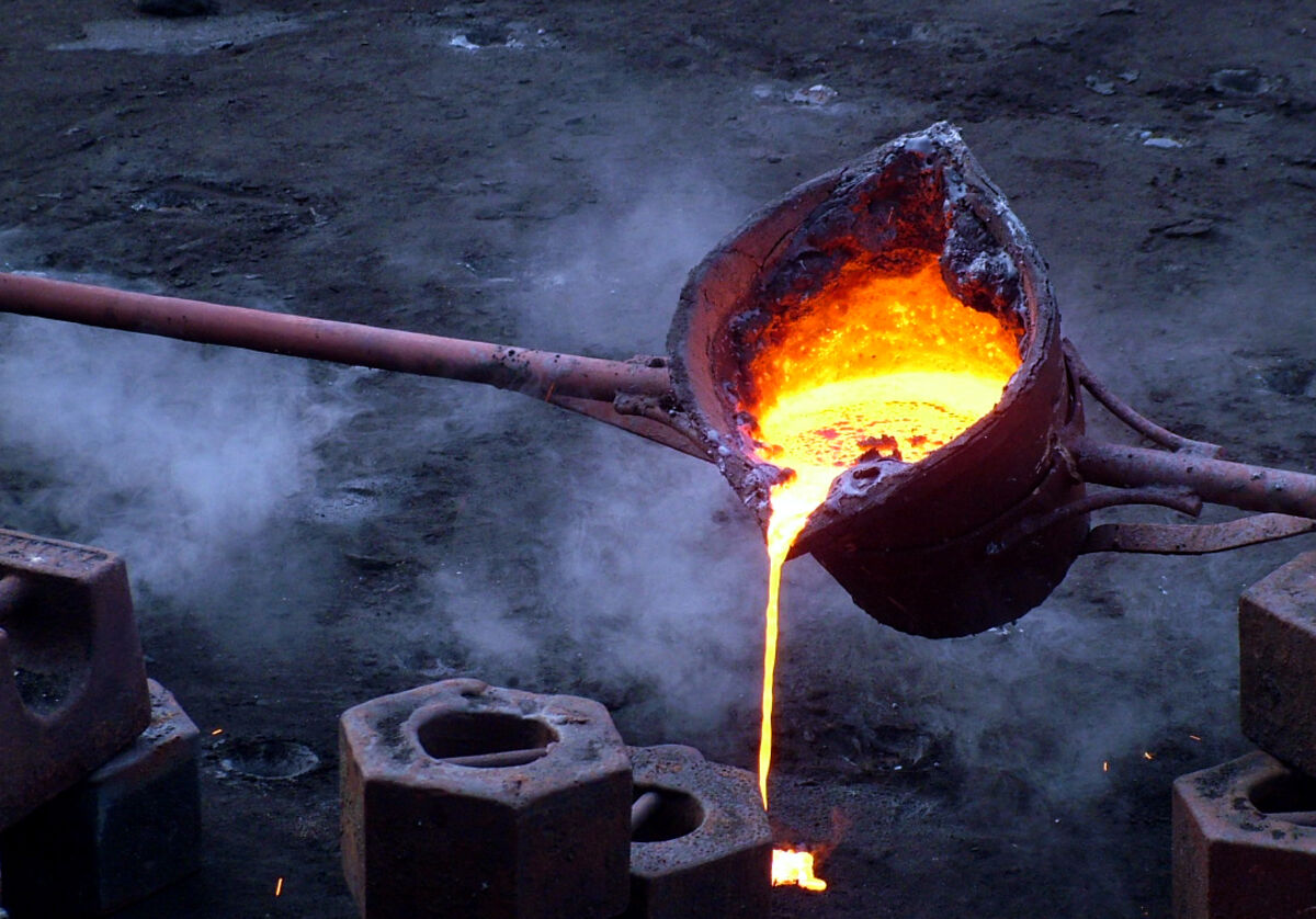 GFD 3/110: Iron smelting (photograph by P sakthy, 2003)