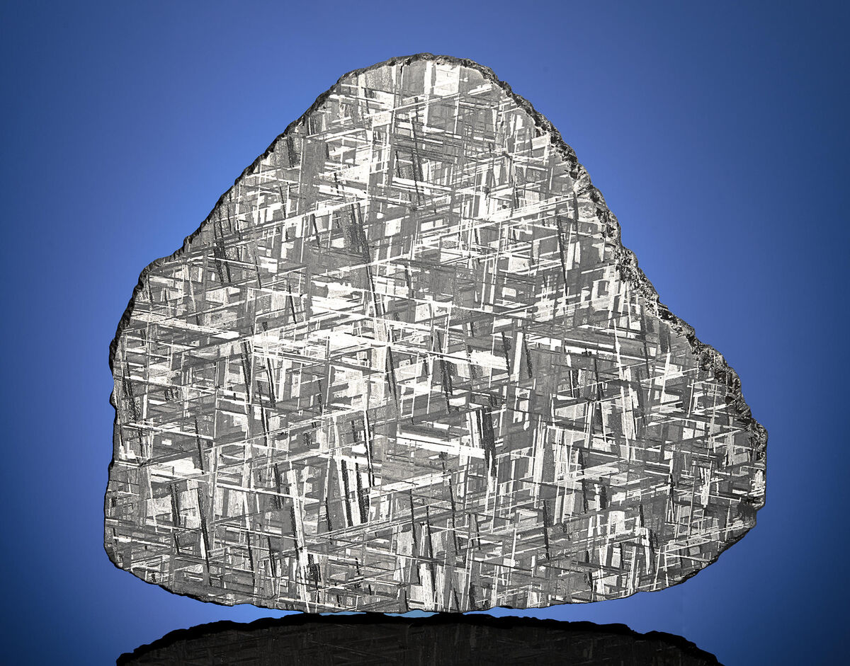GFD 3/165: Muonionalusta-Meteorit-Scheibe aus Schweden mit schimmernder, kristalliner Struktur