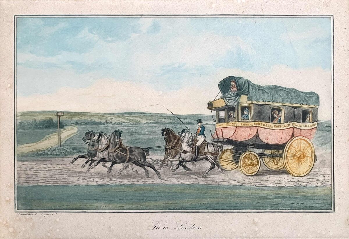 GFD 3/203: Postkutsche unterwegs zwischen Paris und London (kolorierter Stich von A., um 1820–1830)
